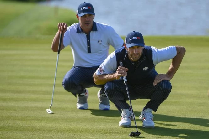 Dustin Johnson junto a Brooks Koepka en la pasada Ryder Cup de 2018. © Golffile | Ken Murraydian un putt. © Golffile | Ken Murray
