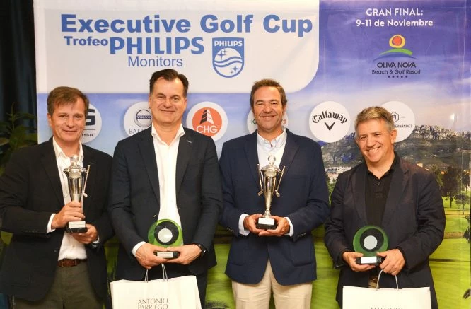 La foto con los ganadores del Executive Golf Cup – Trofeo Philips Monitores en Oliva Nova.