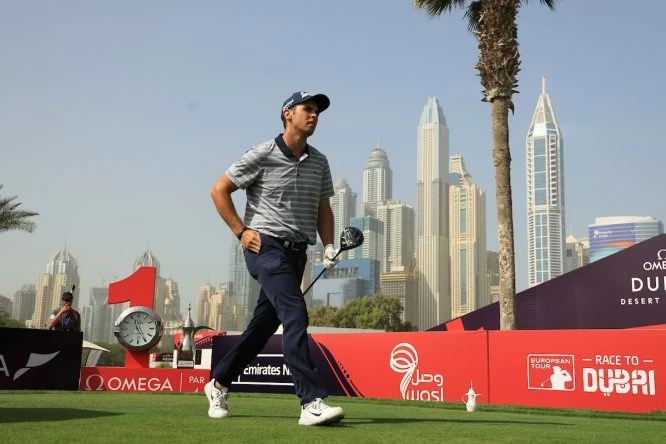 Adri Arnaus, esta semana en el Emirates Golf Club de Dubai, en el tee del 1. © Golffile | Phil Inglis