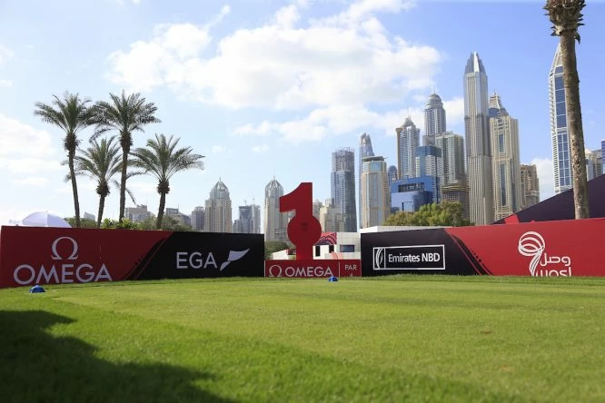 La salida del hoyo 1 en la previa del Omega Dubai Desert Classic 2019, en el Emirates Golf Club. © Golffile | Thos Caffrey