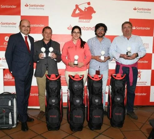 Natalia Escuriola y su equipo, ganadores del PRO AM del Santander Golf Tour en Norba Club de Golf de Cáceres.