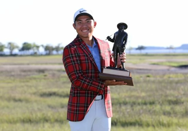 CT Pan posa con el trofeo y la chaqueta que lo acredita como ganador del RBC Heritage. © PGA Tour