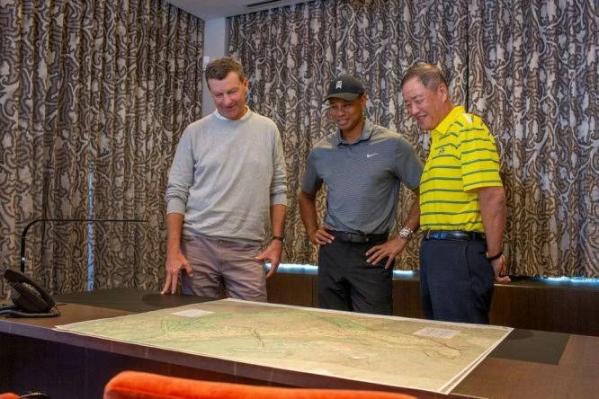 Gil Hanse, a la izquierda, con Tiger Woods © PLI