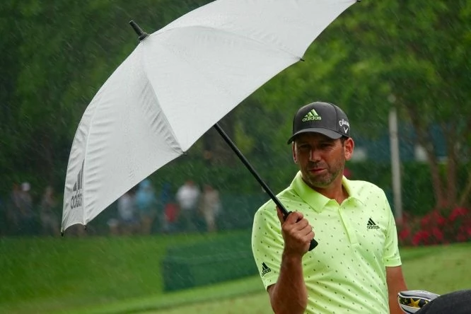 Sergio García, en los últimos hoyos bajo una intensa lluvia en Charlotte. © PGA Tour