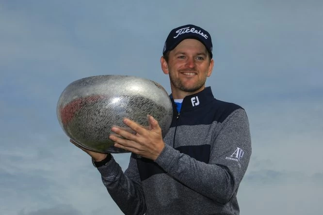 Bernd Wiesberger posa con el trofeo de ganador del Made in Denmark en 2019. © Golffile | Phil Inglis