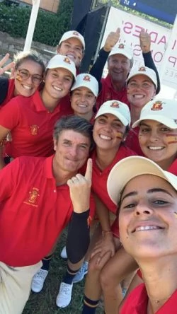 El equipo español, medalla de plata en el Campeonato de Europa Absoluto Femenino por Equipos.