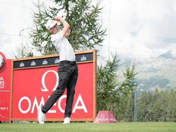 Matthias Schwab, líder provisional del Omega European Masters, durante la primera jornada en Crans Sur Sierre Golf Club. © Golffile | Stefano DiMaria