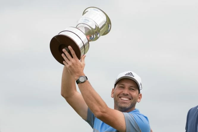 Sergio García con el trofeo de campeón del KLM Open 2019. © Golffile | Stefano Di Maria