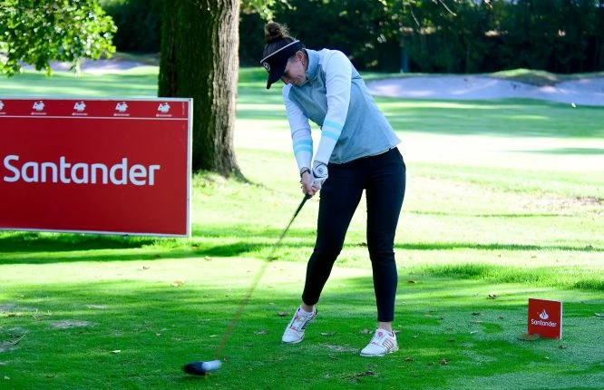 Rachel Goodall, líder tras la primera jornada del Santander Golf Tour en La Coruña.