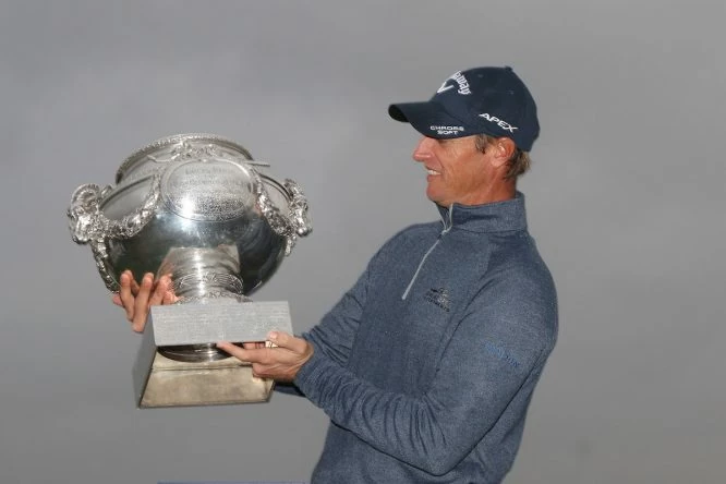 Colsaerts, con el trofeo del Open de Francia © Golffile | Thos Caffrey