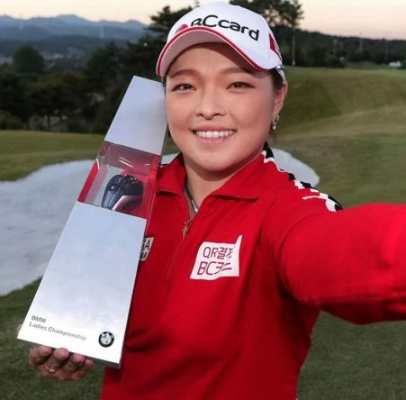 Ha Na Jang, con el trofeo © LPGA