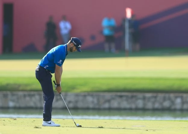 Adri Arnaus durante la ronda final en el Emirates Golf Club. © Golffile | Oisin Keniry