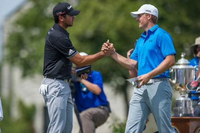 Jason Day y Jordan Spieth, saludándose © Golffile | Anthony Powter