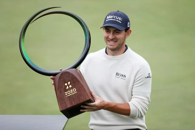 Patrick Cantlay posa con el trofeo de campeón del ZOZO Championship 2020. © PGA Tour