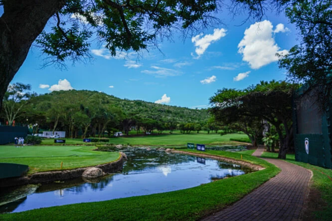 Vista del hoyo 18 del Gary Player Golf Club. © Golffile | Thos Caffrey