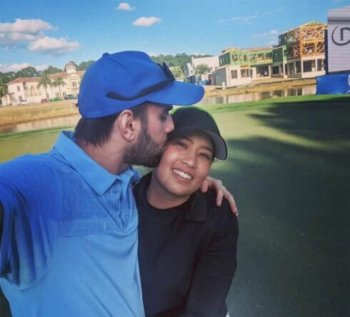 Jasmine Suwannapura y su prometido © Instagram