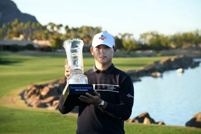 Si Woo Kim, con el trofeo © PGA Tour | Getty Images