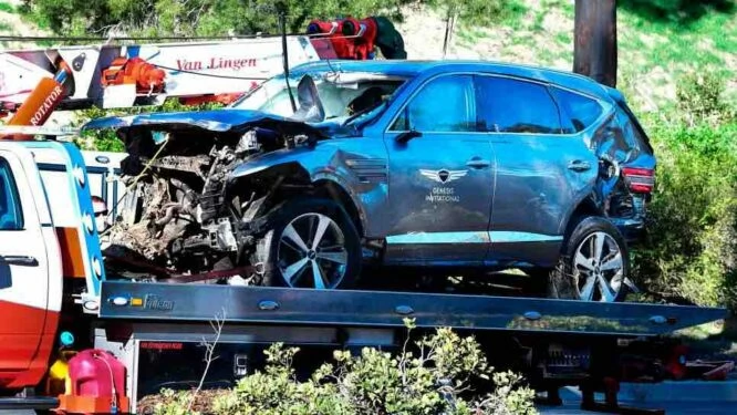 Así quedó el coche de Tiger Woods tras el grave accidente en Los Ángeles.
