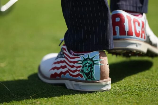 Los zapatos de un jugador del equipo de EEUU © PGA of America