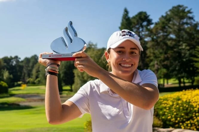 Clara Moyano, ganadora del Santander Golf Tour A Coruña.
