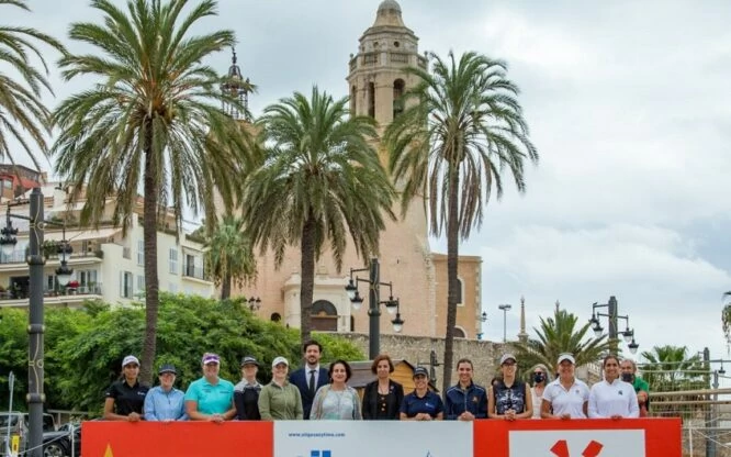 Jugadoras y autoridades en la presentación del Estrella Damm Ladies Open by Catalunya.