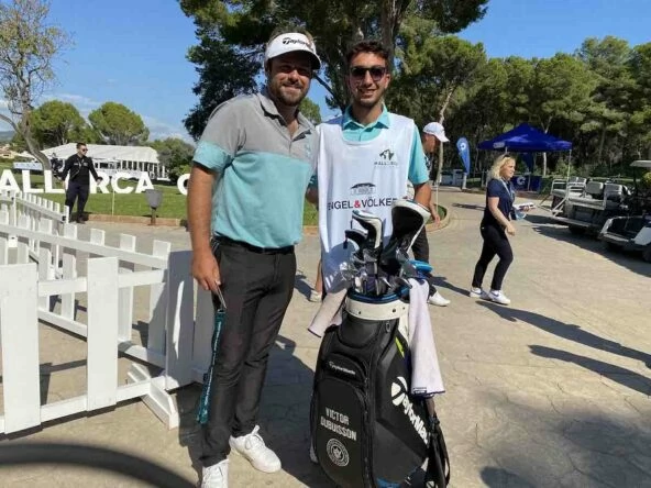 Victor Dubuisson con Miguel Bisellach. © Ten Golf