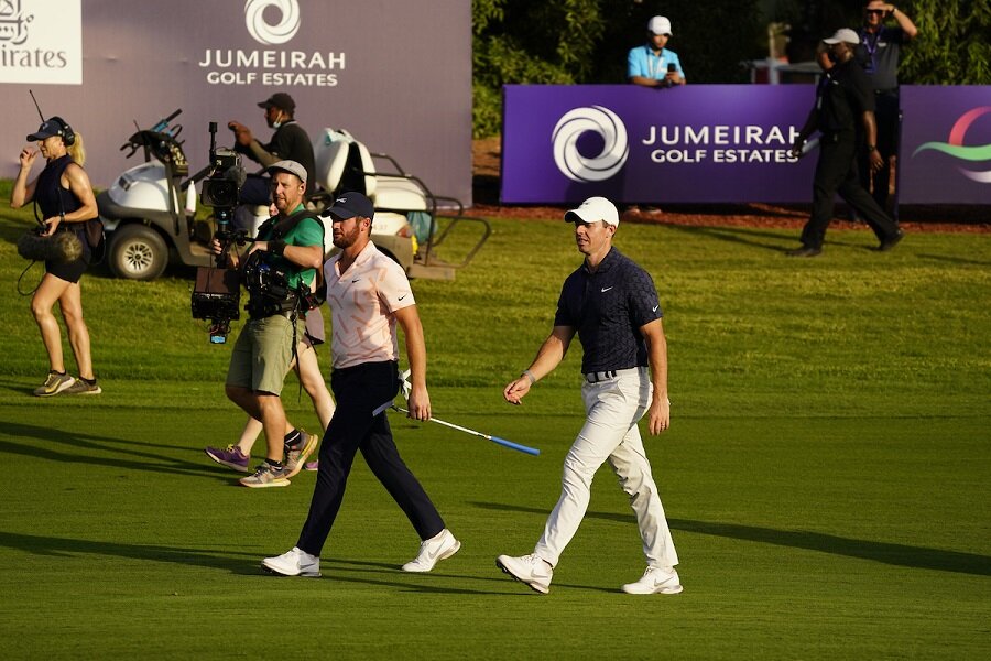 Sam Horsfield y Rory McIlroy en la jornada final del DP World Tour Championship.  © Golffile | Eoin Clarke