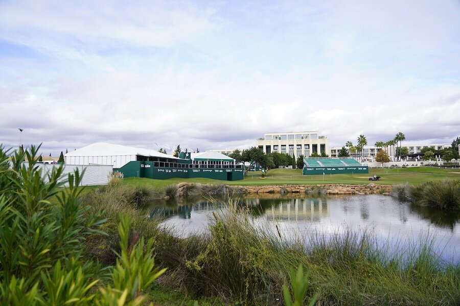 Vista del green del hoyo 18 del Dom Pedro Golf Course durante la Previa del Portugal Masters 2021. © Golffile | Thos Caffrey