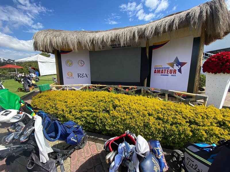 Esta sede recibe por primera vez este campeonato organizado por la Federación Sudamericana de Golf y la Federación Ecuatoriana de Golf.