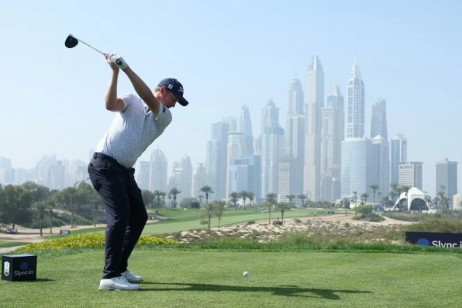 Justin Harding of South Africa tees off on the 8th hole during day two of the Slync.io Dubai Desert Classic at Emirates Golf Club on January 28, 2022 in Dubai, United Arab Emirates. (Photo by Andrew Redington/Getty Images)