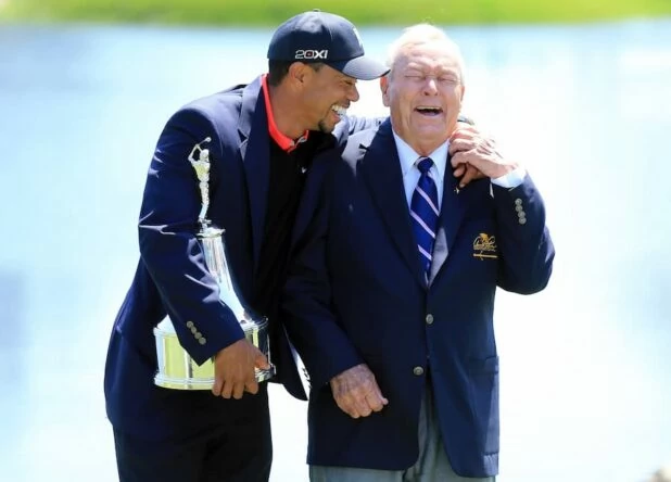 Tiger Woods & Arnold Palmer © AP Inv.