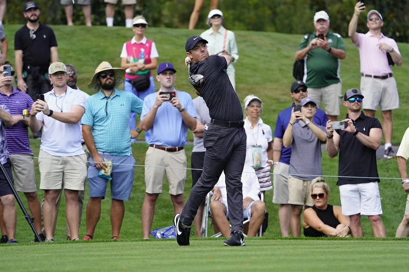 Rory McIlroy en la salida del hoyo 16 del TPC Sawgrass durante la previa del THE PLAYERS Championship 2022. © Golffile | Fran Caffrey Rory McIlroy en la salida del hoyo 16 del TPC Sawgrass durante la previa del THE PLAYERS Championship 2022. © Golffile | Fran Caffrey