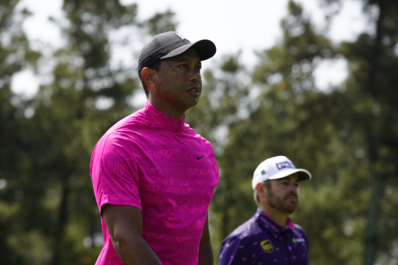 Tiger Woods y Louis Oosthuizen en la primera jornada en Augusta. © Golffile | Fran Caffrey