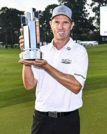 Steven Alker, con el trofeo © PGA Champions Tour