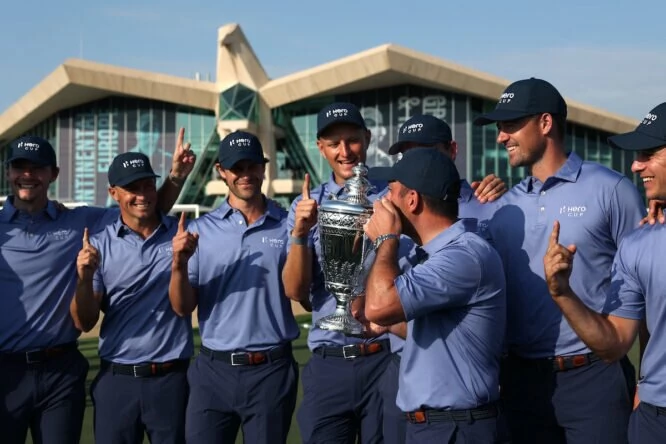 Francesco Molinari y el equipo de la Europa Continental celebran el triunfo en la Hero Cup 2023. © Golffile | Tommy Dickson