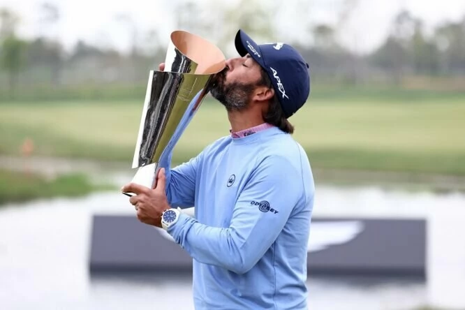 Pablo Larrazábal of Spain kisses the trophy after winning the tournament on Day Four of the Korea Championship Presented by Genesis at Jack Nicklaus GC Korea on April 30, 2023 in South Korea. (Photo by Chung Sung-Jun/Getty Images)