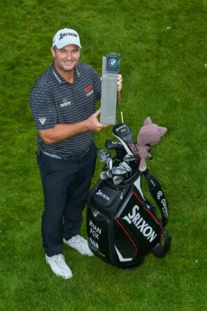 Ryan Fox, con su bolsa | Srixon & Cleveland Golf