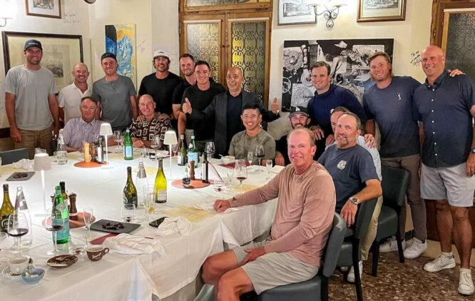 El equipo de Estados Unidos cenando este sábado en Roma tras la inspección al Marco Simone.