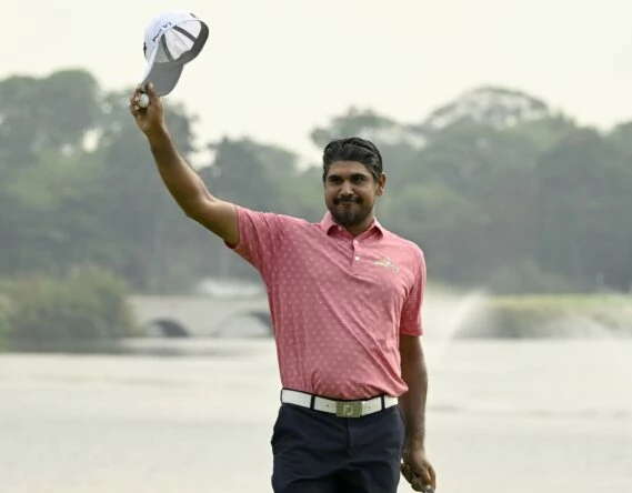 Gaganjeet Bhullar of India pictured celebrating on the 18th green on Sunday, November 19, 2023, after the BNI Indonesia Masters, presented by Tunas Niaga Energi at the Royale Jakarta Golf Club, Jakarta, Indonesia. Picture by Paul Lakatos/Asian Tour.