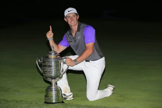 Rory McIlroy poses with the 2014 PGA Championship trophy, the last Major he won. © Golffile | Eoin Clarke