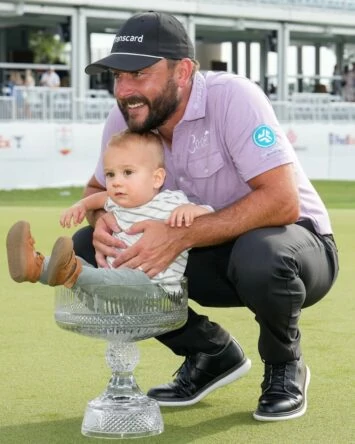 Stephan Jaeger, con su hijo © PGA Tour