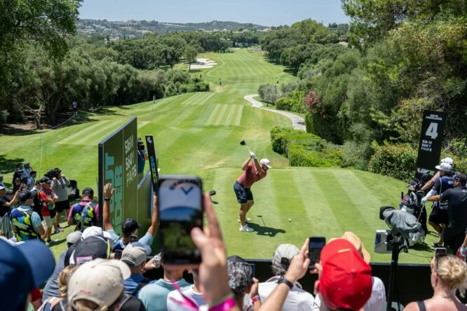 Tyrrell Hatton on the 4th hole of Valderrama during the LIV Golf Andalucía 2024. © Charles Laberge/LIV Golf