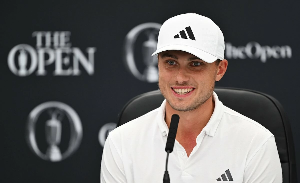 Ludvig Aberg sonríe en un momento de la rueda de prensa. (Photo by Oisin Keniry/R&A/R&A via Getty Images)