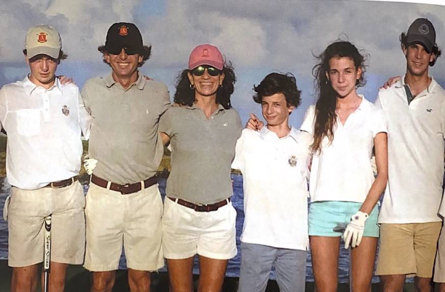 La familia Montojo: los padres Luis y Mar y los hijos Gonzalo, Ana, Luis y Jaime.