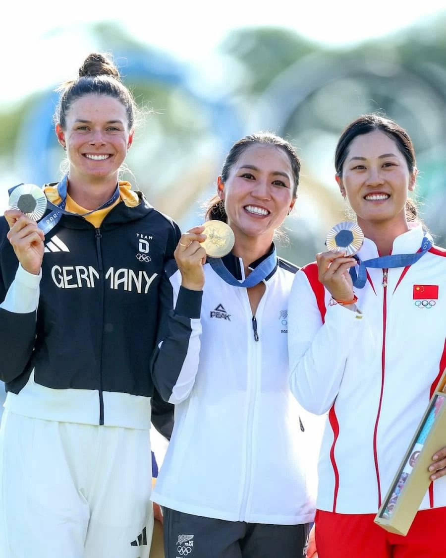Lydia Ko, with gold on the podium. © Paris 2024 Lydia Ko, with gold on the podium. © Paris 2024