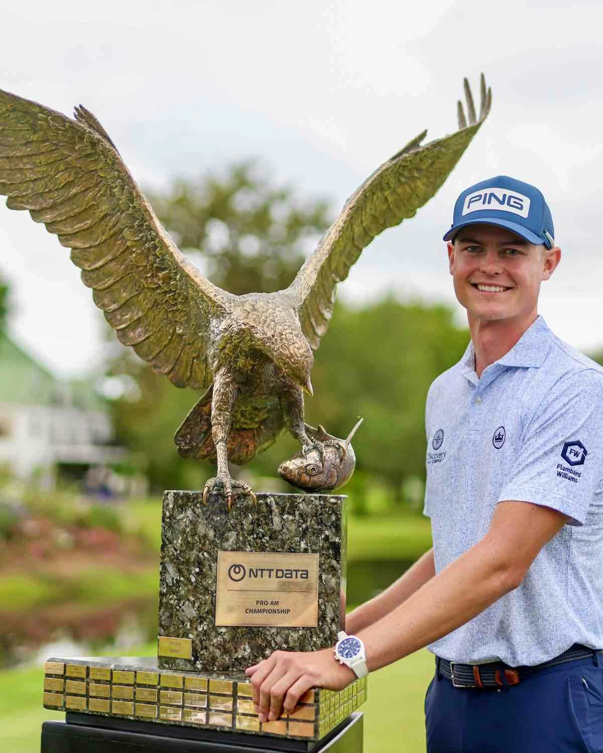 Wilco Nienaber posa con el trofeo de campeón del NTT Data Pro Am. Wilco Nienaber posa con el trofeo de campeón del NTT Data Pro Am.