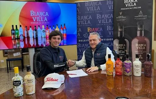 Javier Barcos, tras la firma del acuerdo Javier Barcos, tras la firma del acuerdo