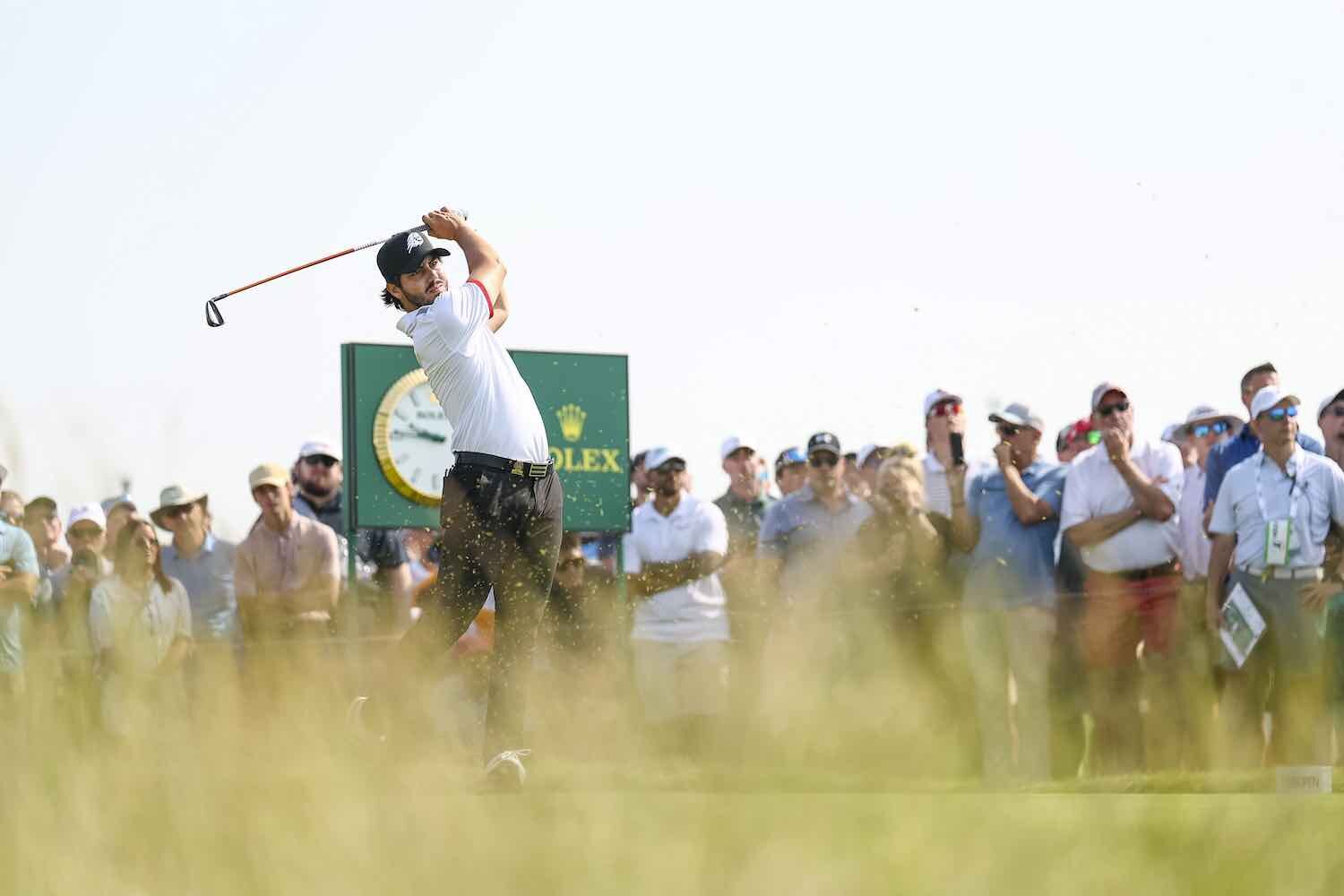 Josele hits the tee shot on the 8th hole.