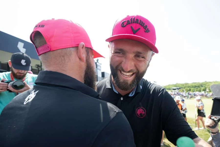 Jon Rahm celebra su título © LIV Golf Jon Rahm celebra su título © LIV Golf