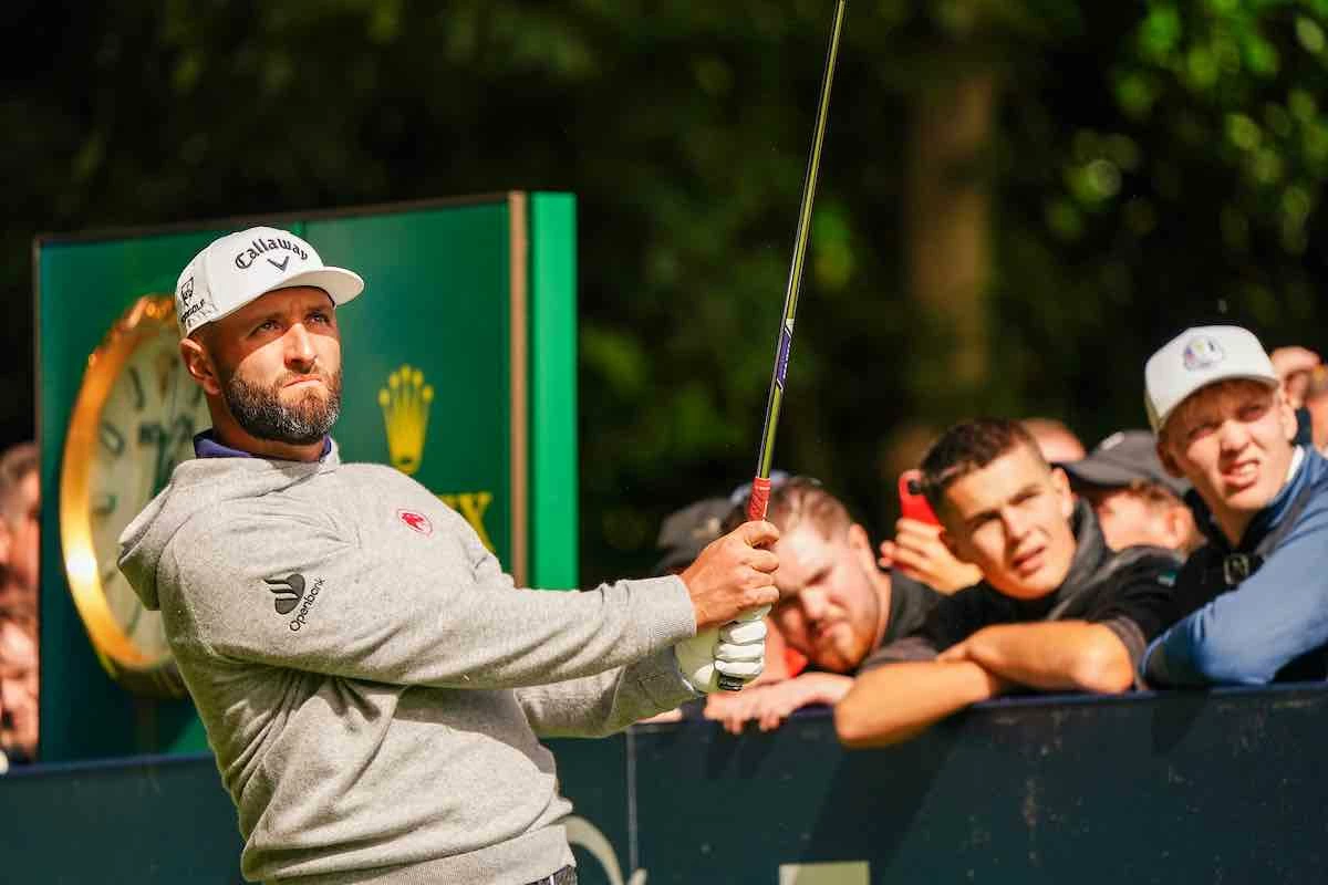Jon Rahm pega el golpe de salida en el hoyo 2 del BMW PGA Championship. (© Golffile | Fran Caffrey) Jon Rahm pega el golpe de salida en el hoyo 2 del BMW PGA Championship. (© Golffile | Fran Caffrey)